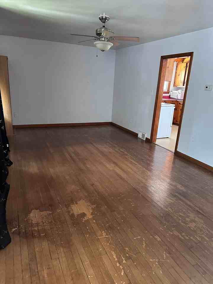 209 Burnside St - Photo 2 of 12
