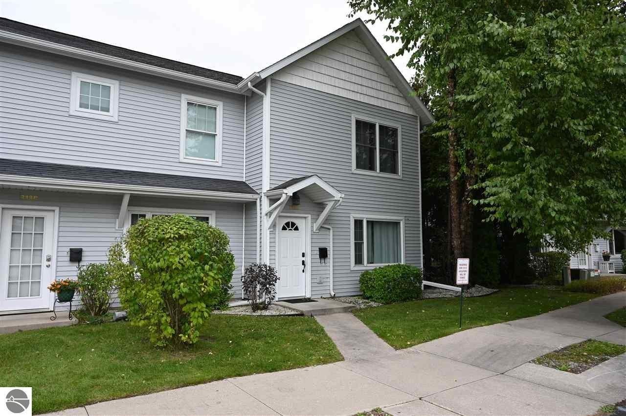 713 Lake Ave Apt D - Photo 2 of 19