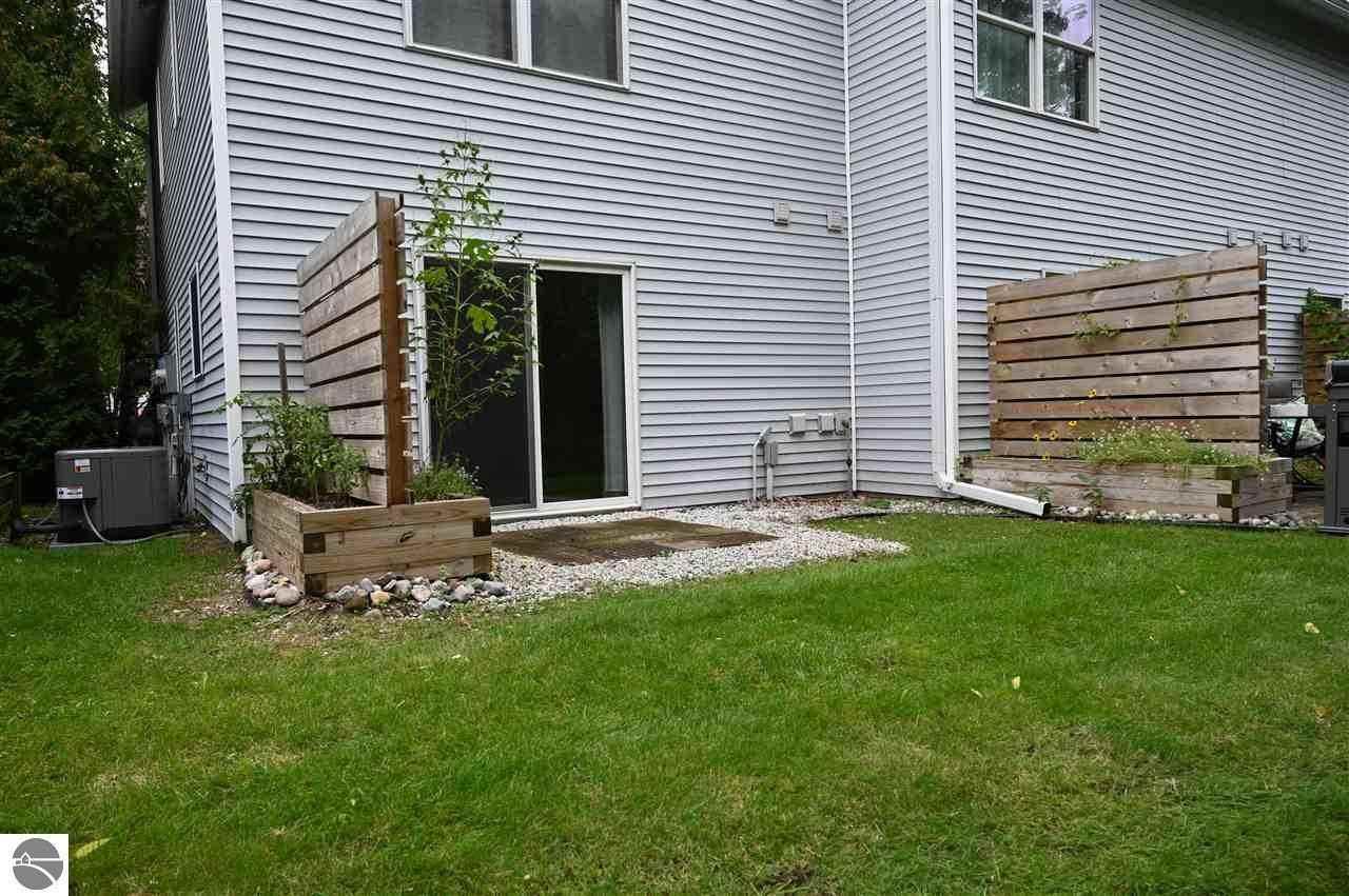 713 Lake Ave Apt D - Photo 6 of 19