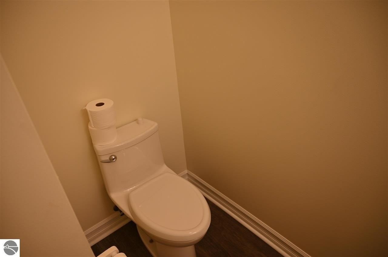 713 Lake Ave Apt D - Photo 7 of 19