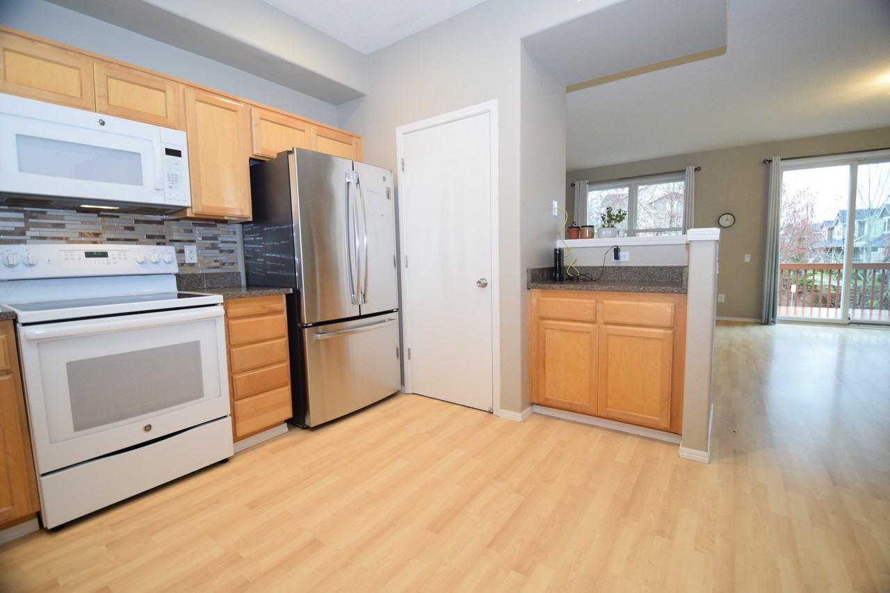 232 Ne 76th Ave #1 - Photo 3 of 32