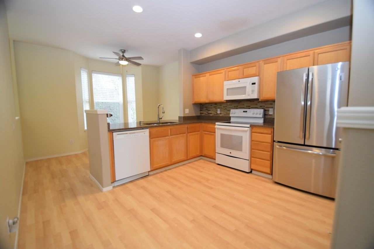 232 Ne 76th Ave #1 - Photo 5 of 32