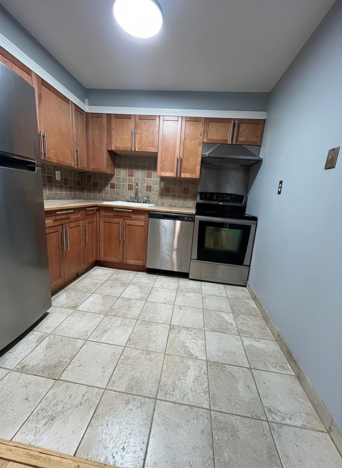 1016 Adams Ave #1 - Photo 3 of 6