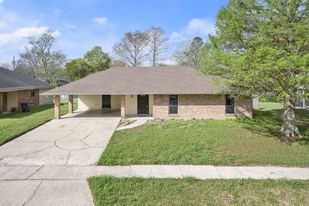 9852 Hawthorne Dr #1 - Photo 2 of 18