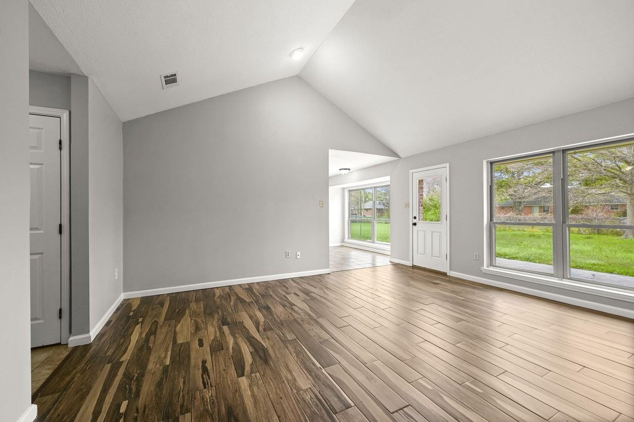 9852 Hawthorne Dr #1 - Photo 6 of 18