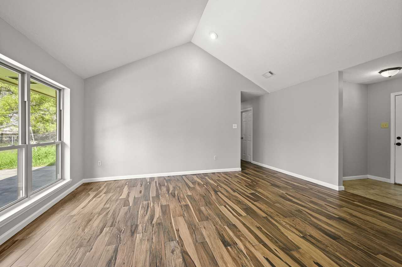 9852 Hawthorne Dr #1 - Photo 7 of 18