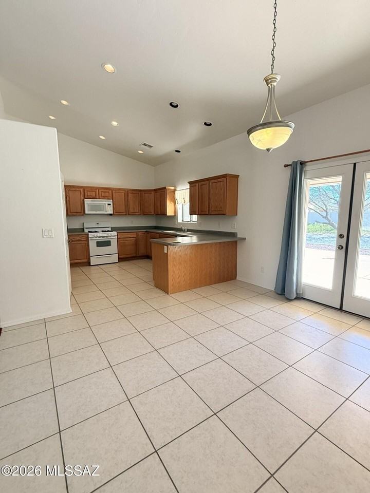 515 N Higgie Ln - Photo 3 of 12