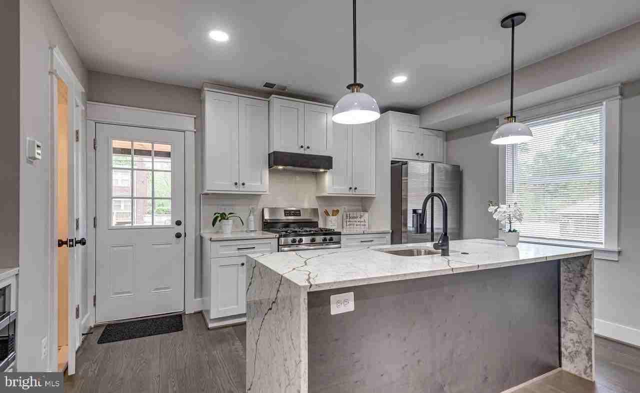 439 Newcomb St Se - Photo 4 of 4