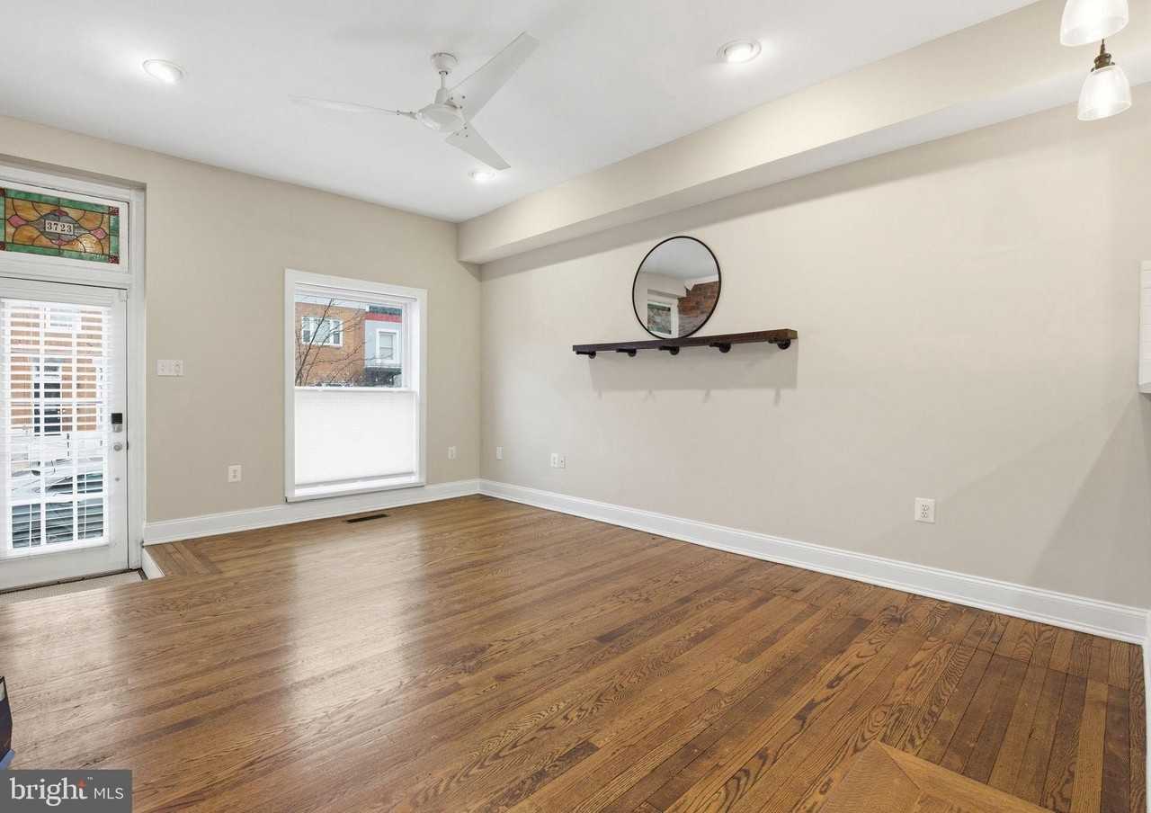 3723 Hudson St - Photo 4 of 32