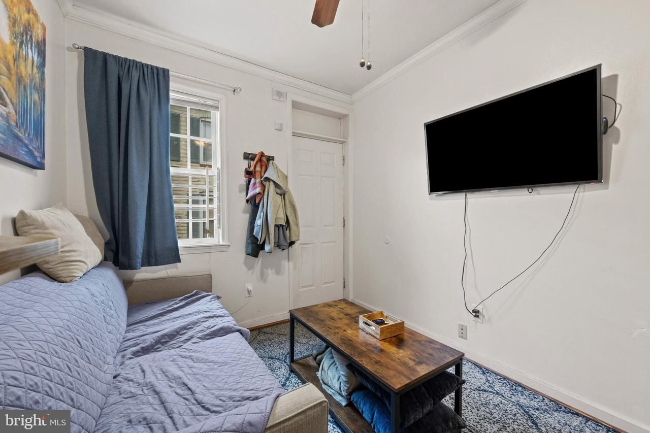 211 N Madeira St - Photo 4 of 20