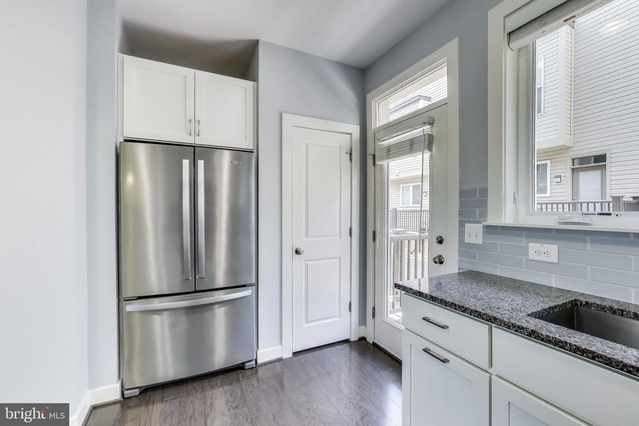 16580 Crabbs Branch Way - Photo 7 of 33