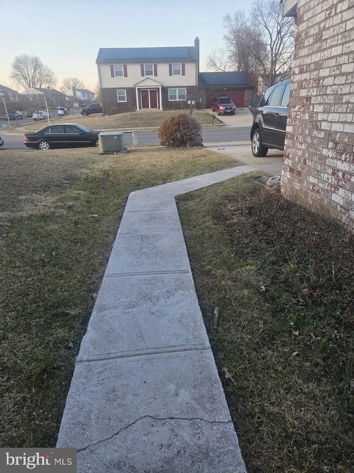 13101 Keverton Dr - Photo 4 of 16