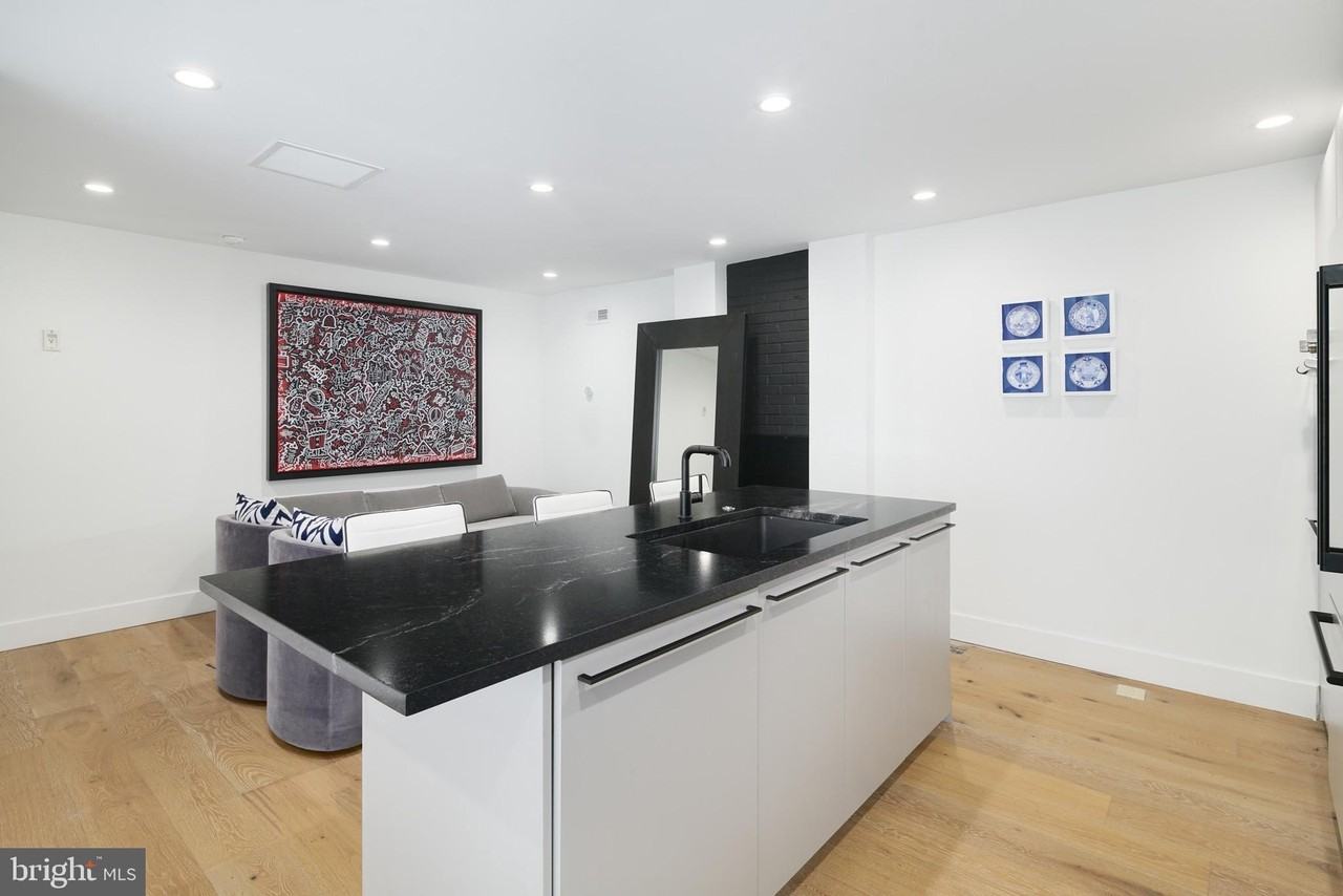 1126 1/2 Lombard St - Photo 4 of 26