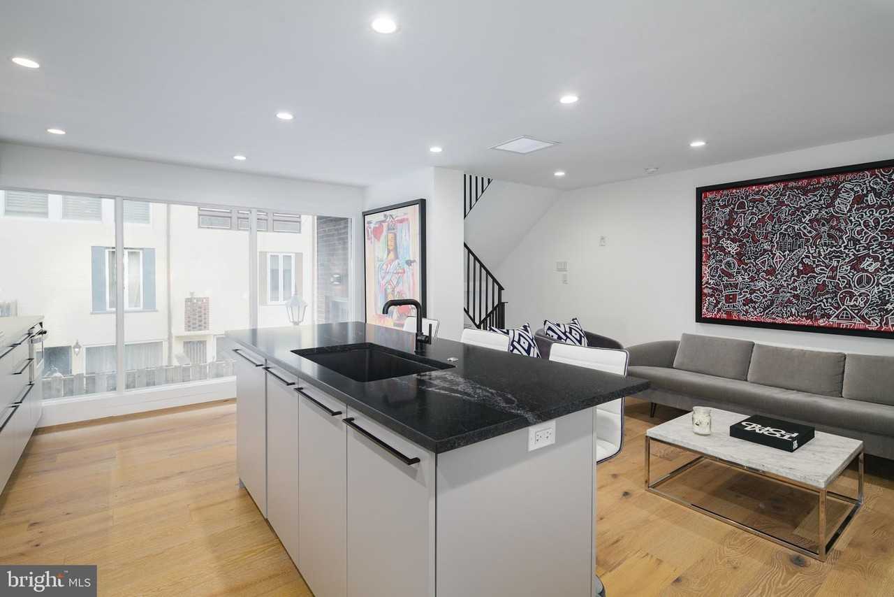 1126 1/2 Lombard St - Photo 7 of 26