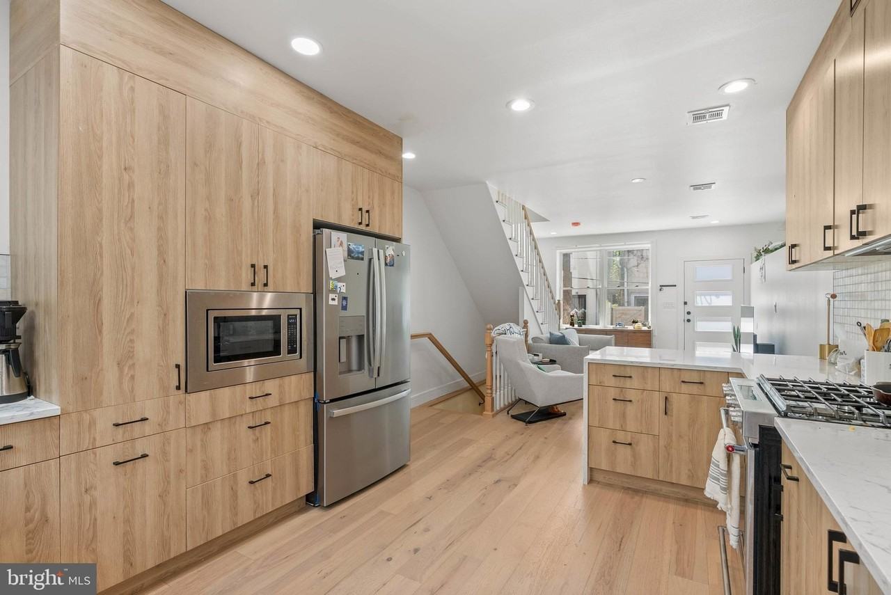 2117 Clymer St - Photo 3 of 10