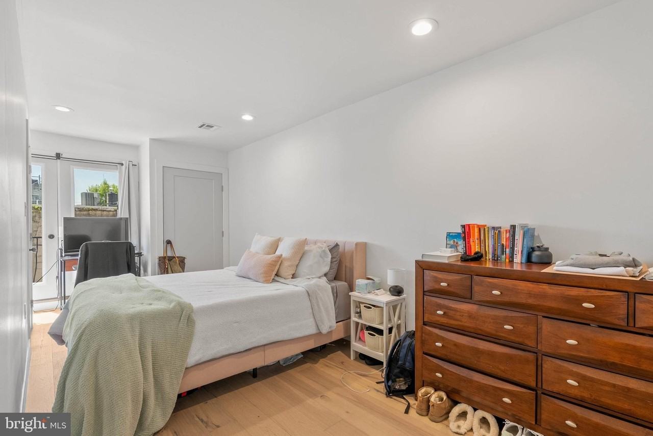 2117 Clymer St - Photo 5 of 10