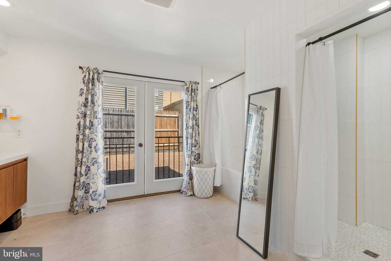 2117 Clymer St - Photo 6 of 10