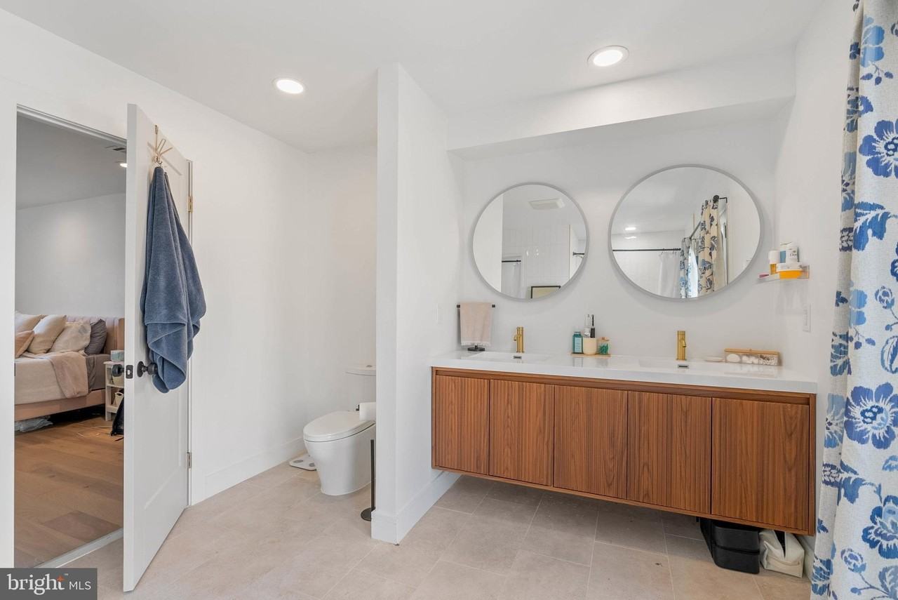 2117 Clymer St - Photo 7 of 10