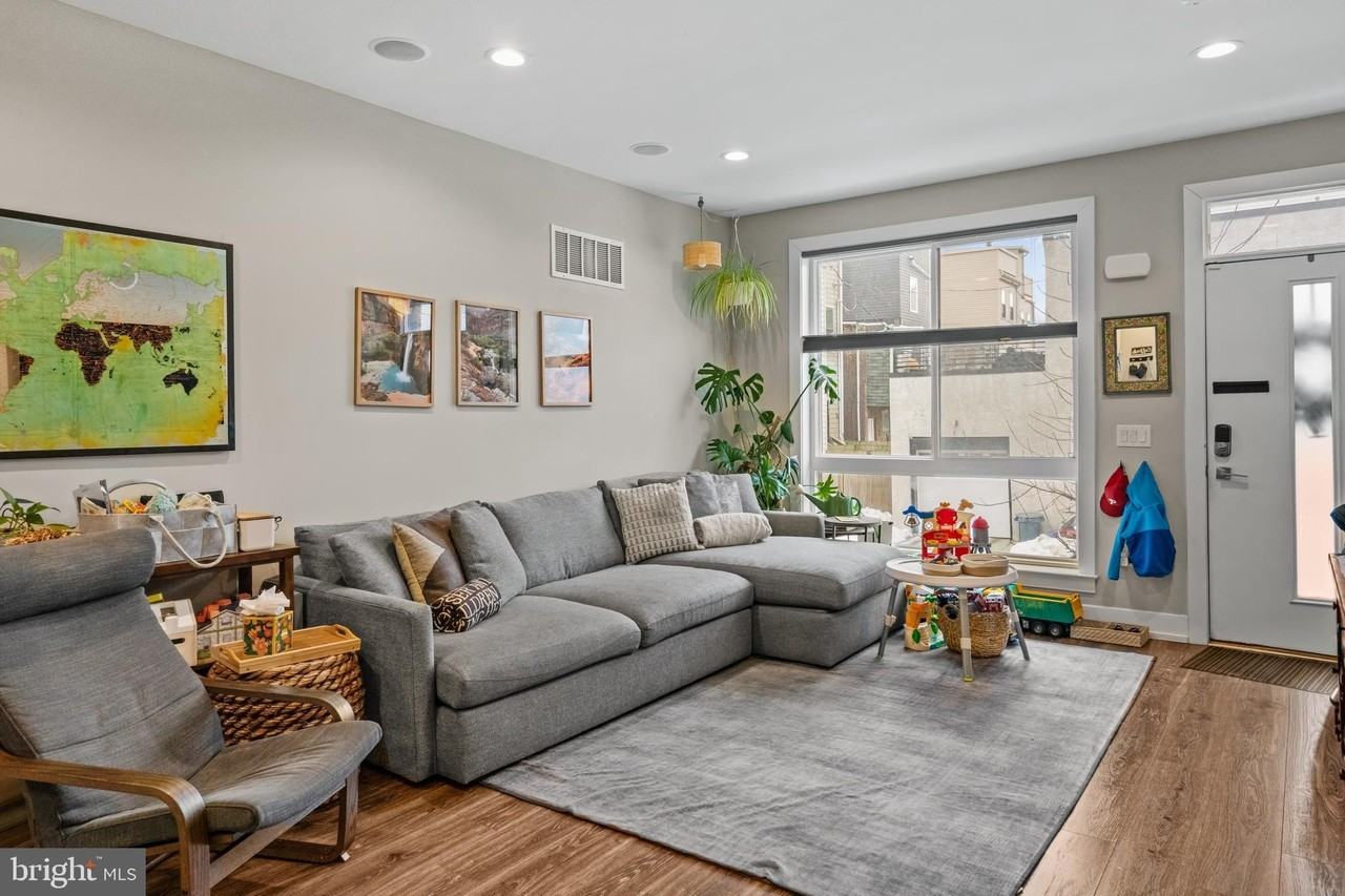 2323 Federal St - Photo 2 of 39