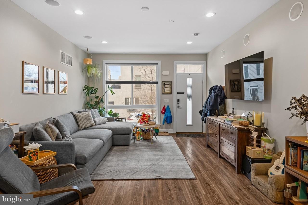 2323 Federal St - Photo 3 of 39