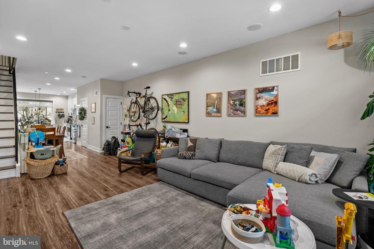 2323 Federal St - Photo 4 of 39