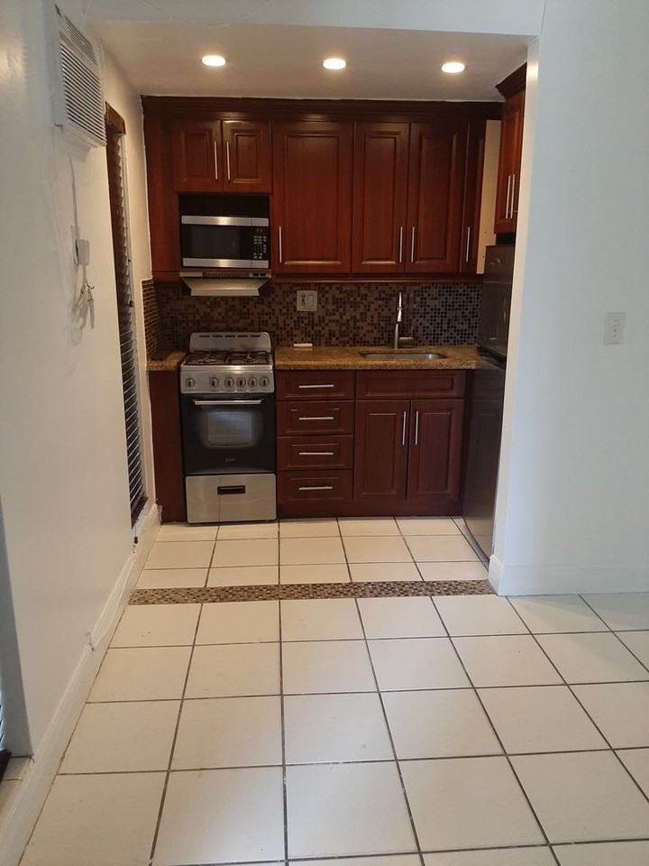 110 Sidonia Ave - Photo 2 of 19