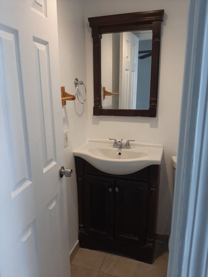 110 Sidonia Ave - Photo 4 of 19