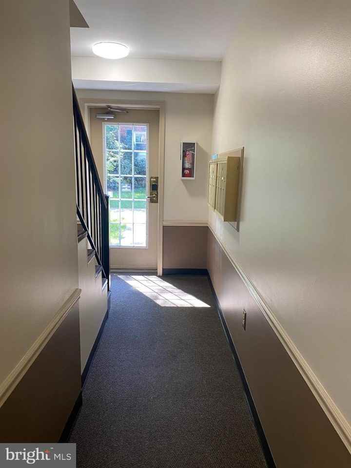 1805 Key Blvd Apt 511 - Photo 2 of 26