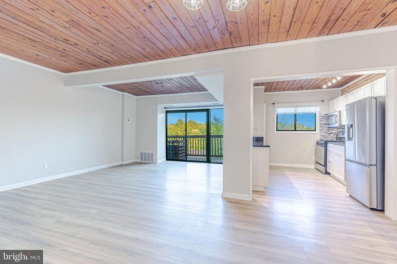 53 Skyhill Rd Apt 303 - Photo 2 of 22