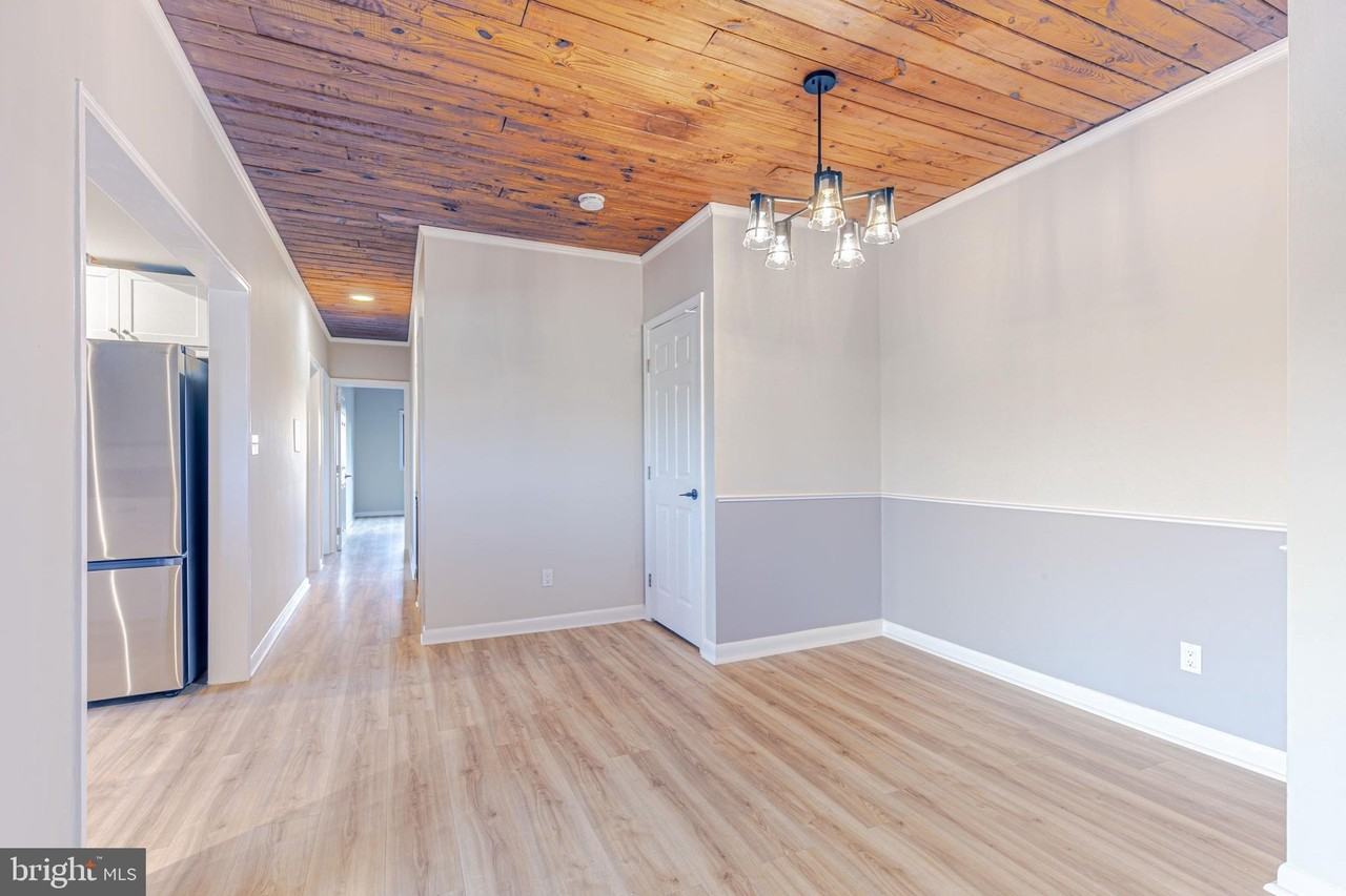 53 Skyhill Rd Apt 303 - Photo 3 of 22