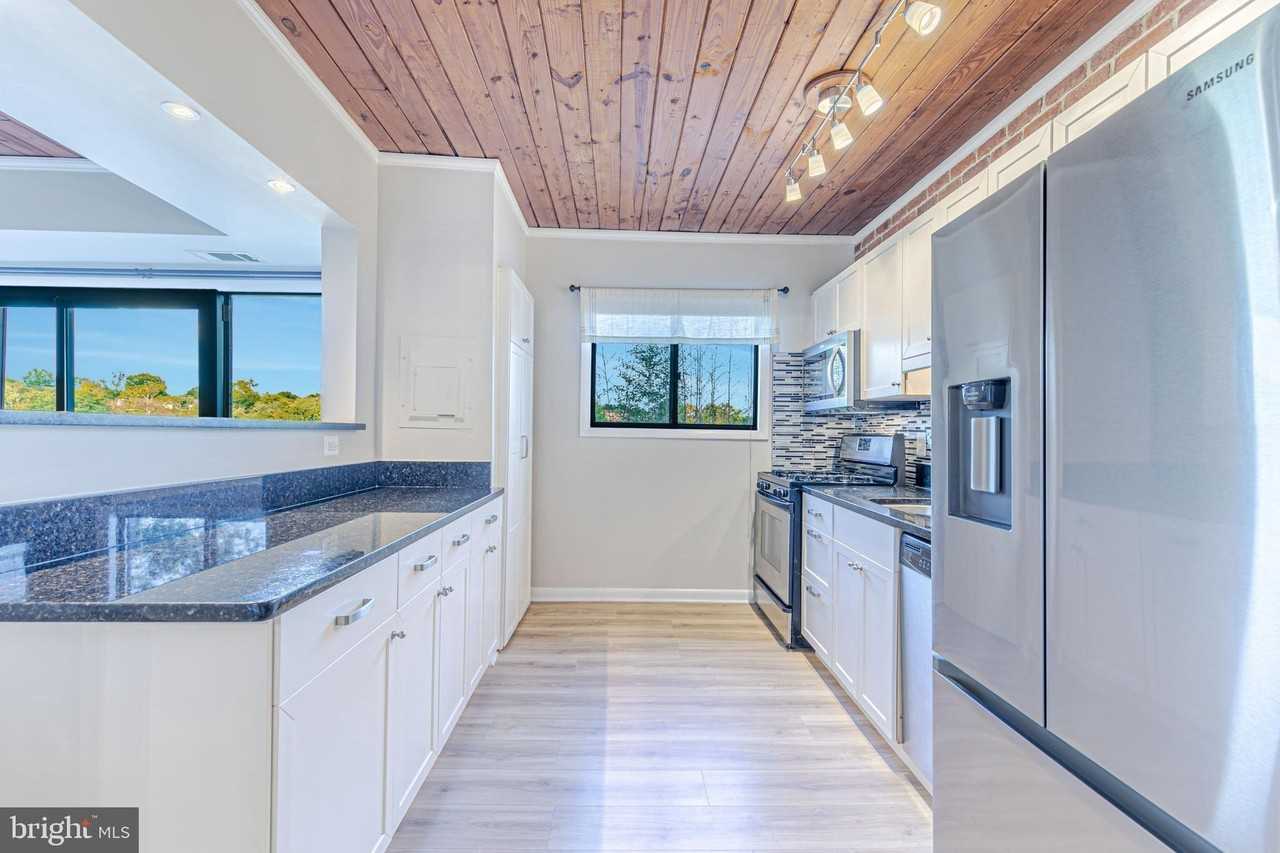 53 Skyhill Rd Apt 303 - Photo 6 of 22