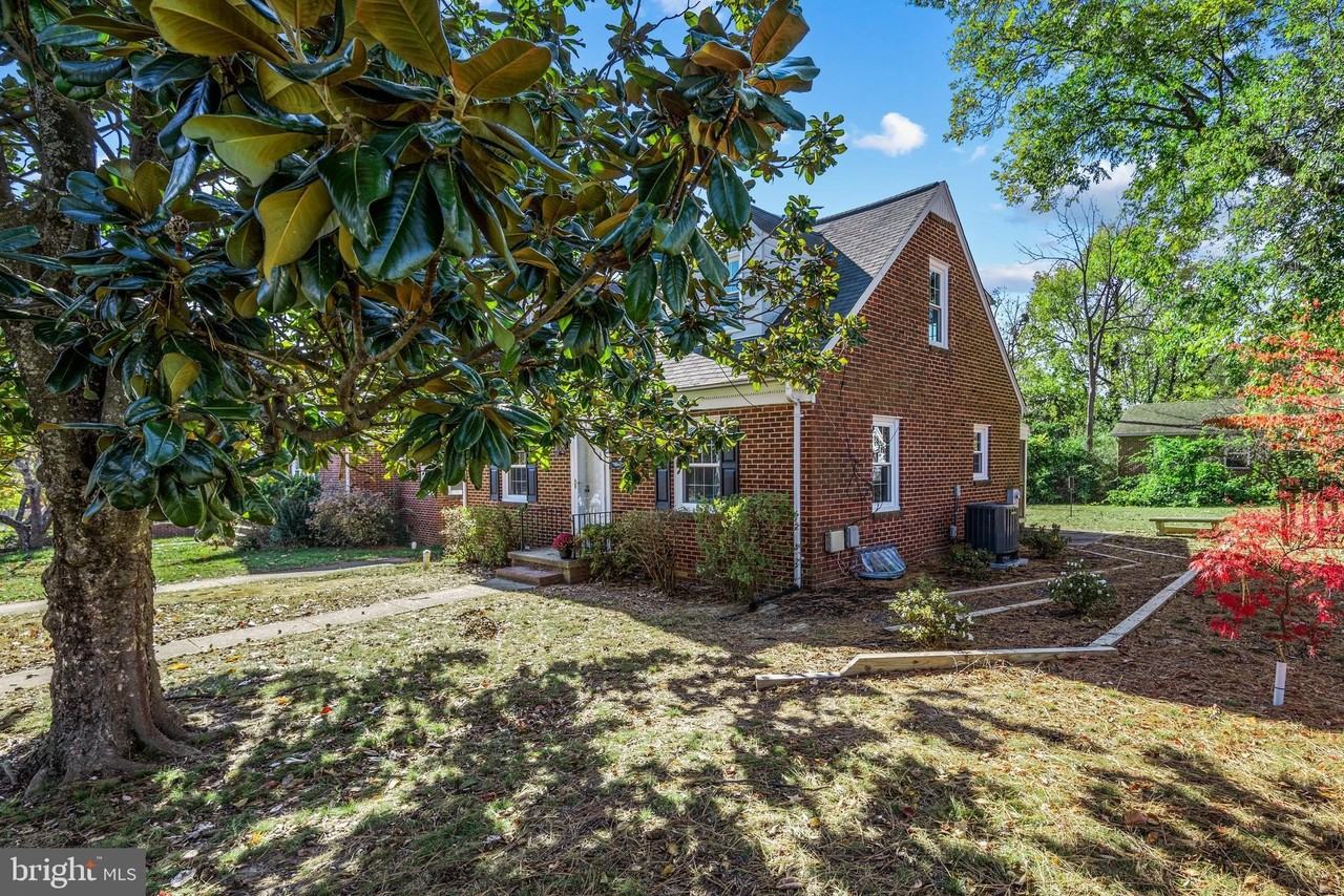 1714 College Ave - Photo 4 of 32