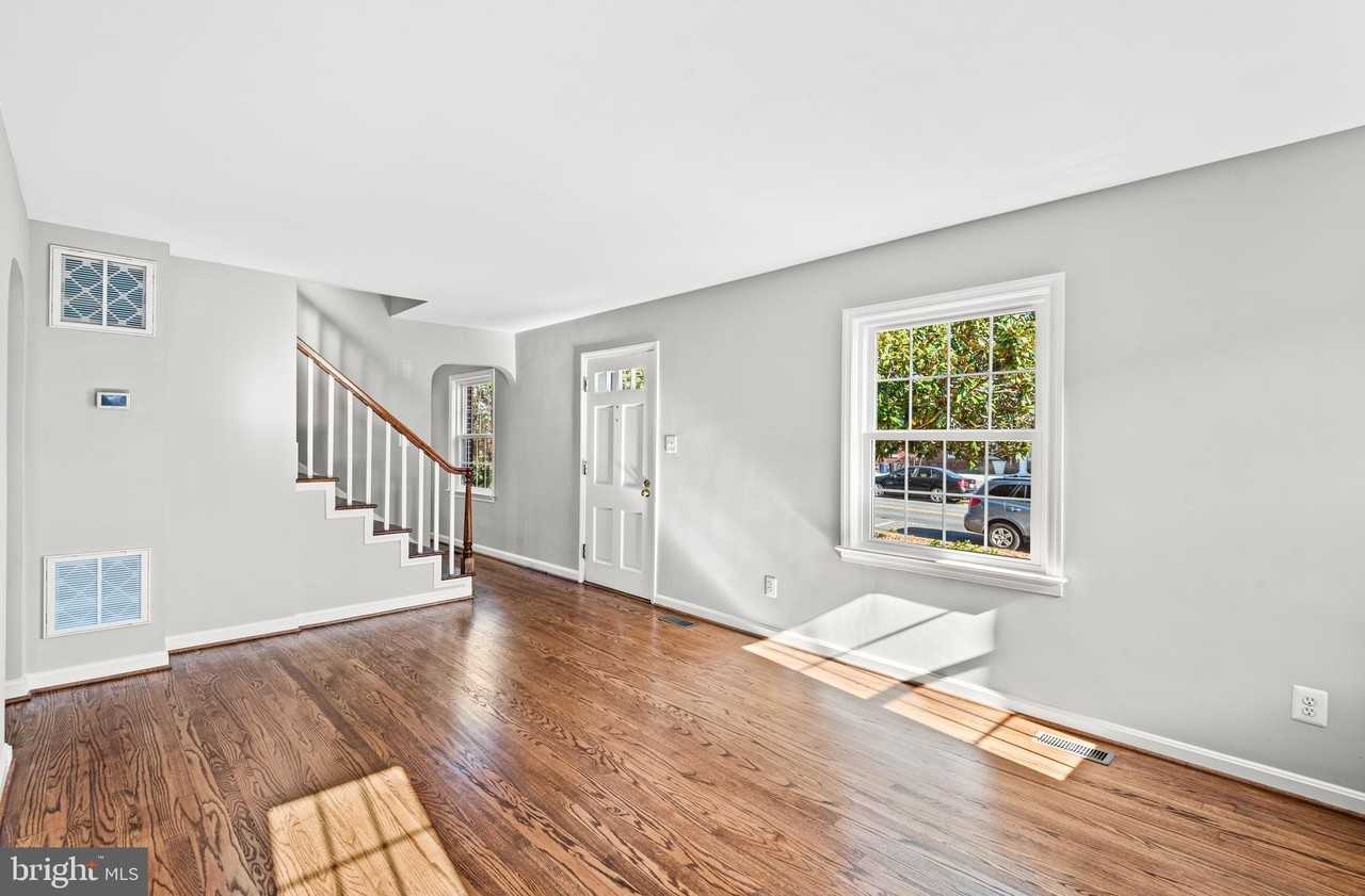 1714 College Ave - Photo 6 of 32