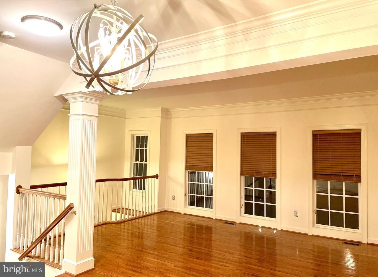 9135 Silvershadow Ct - Photo 5 of 15