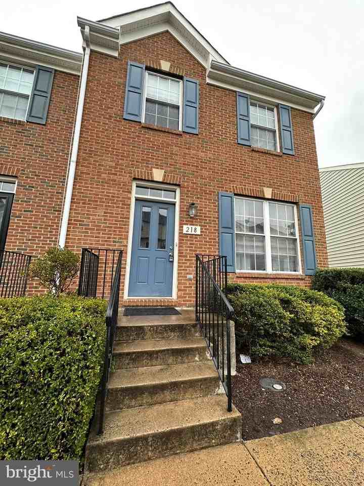 218 Kirby St - Photo 4 of 20