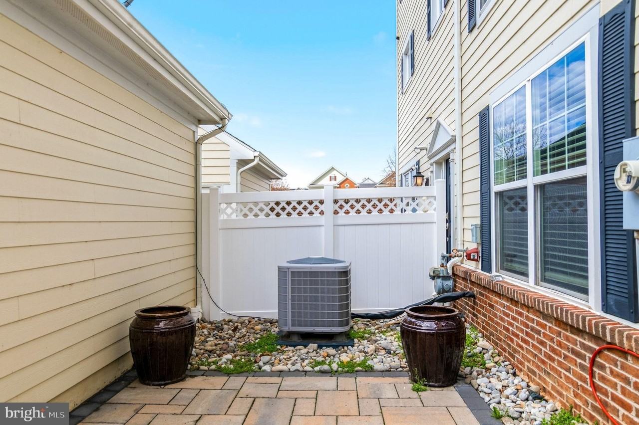 612 Marina Landing Ln - Photo 3 of 50