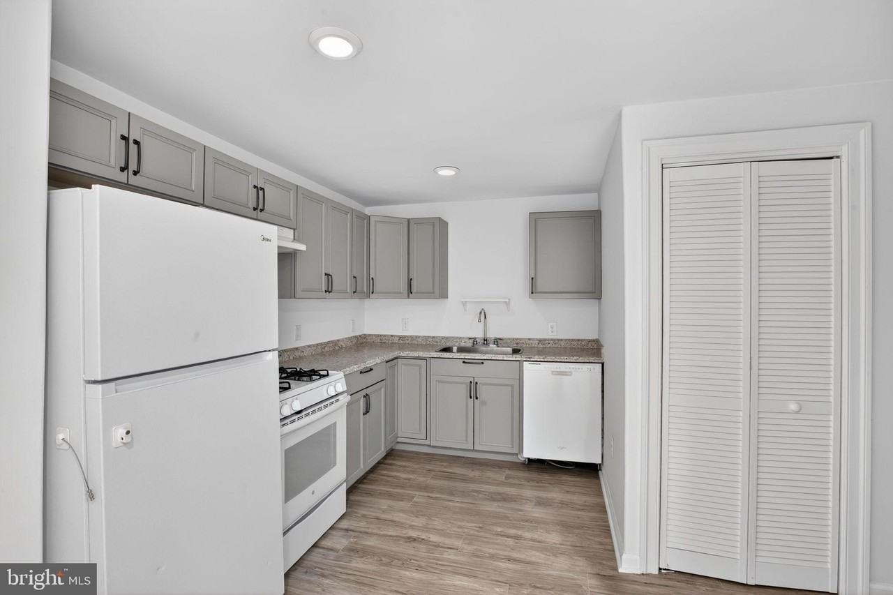 28 Basalt Dr - Photo 2 of 8