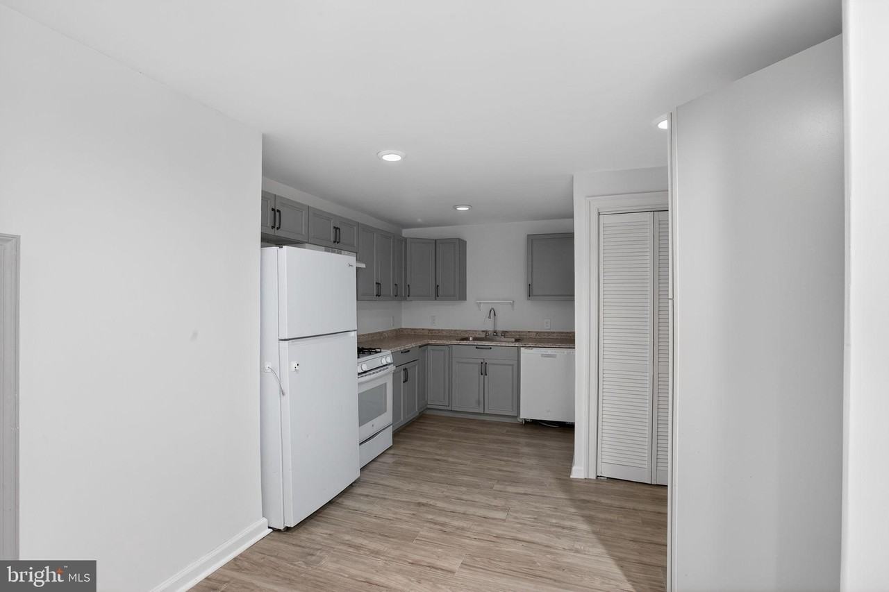 28 Basalt Dr - Photo 3 of 8