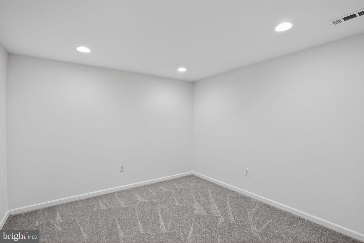 28 Basalt Dr - Photo 4 of 8