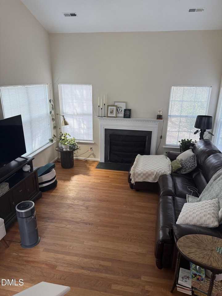 120 Sir Richard Ln - Photo 3 of 17