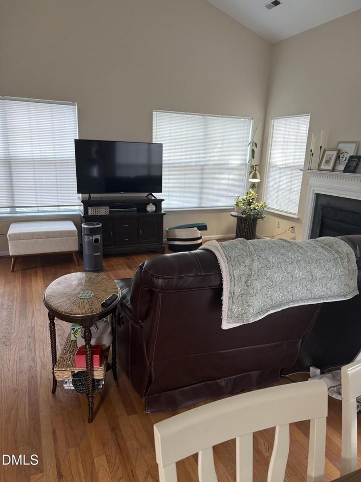 120 Sir Richard Ln - Photo 5 of 17