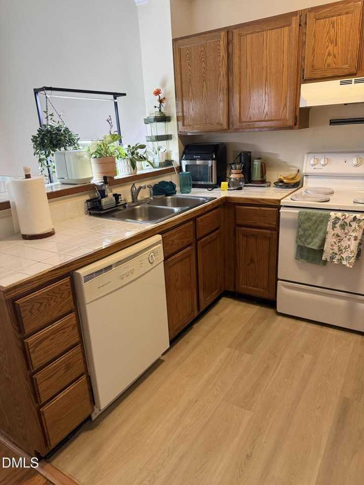 120 Sir Richard Ln - Photo 7 of 17