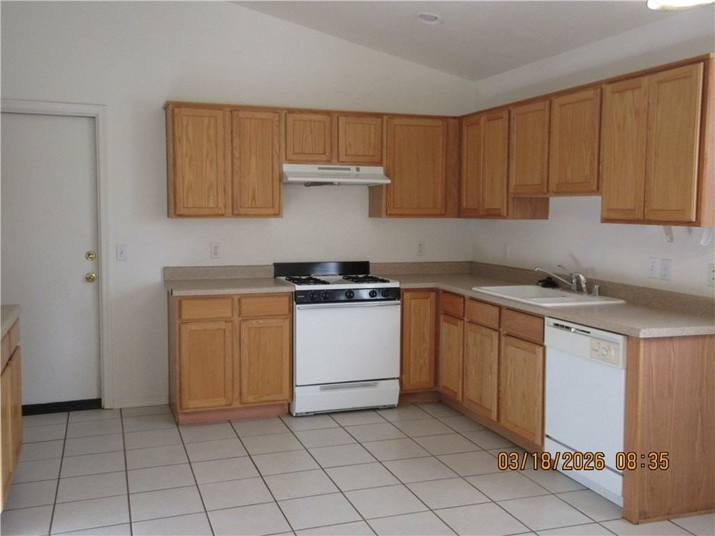 2820 Wikieup Ave - Photo 4 of 12