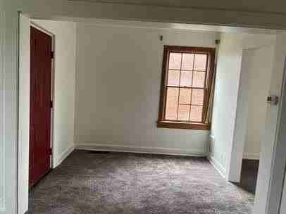 832 Vankirk St - Photo 3 of 5