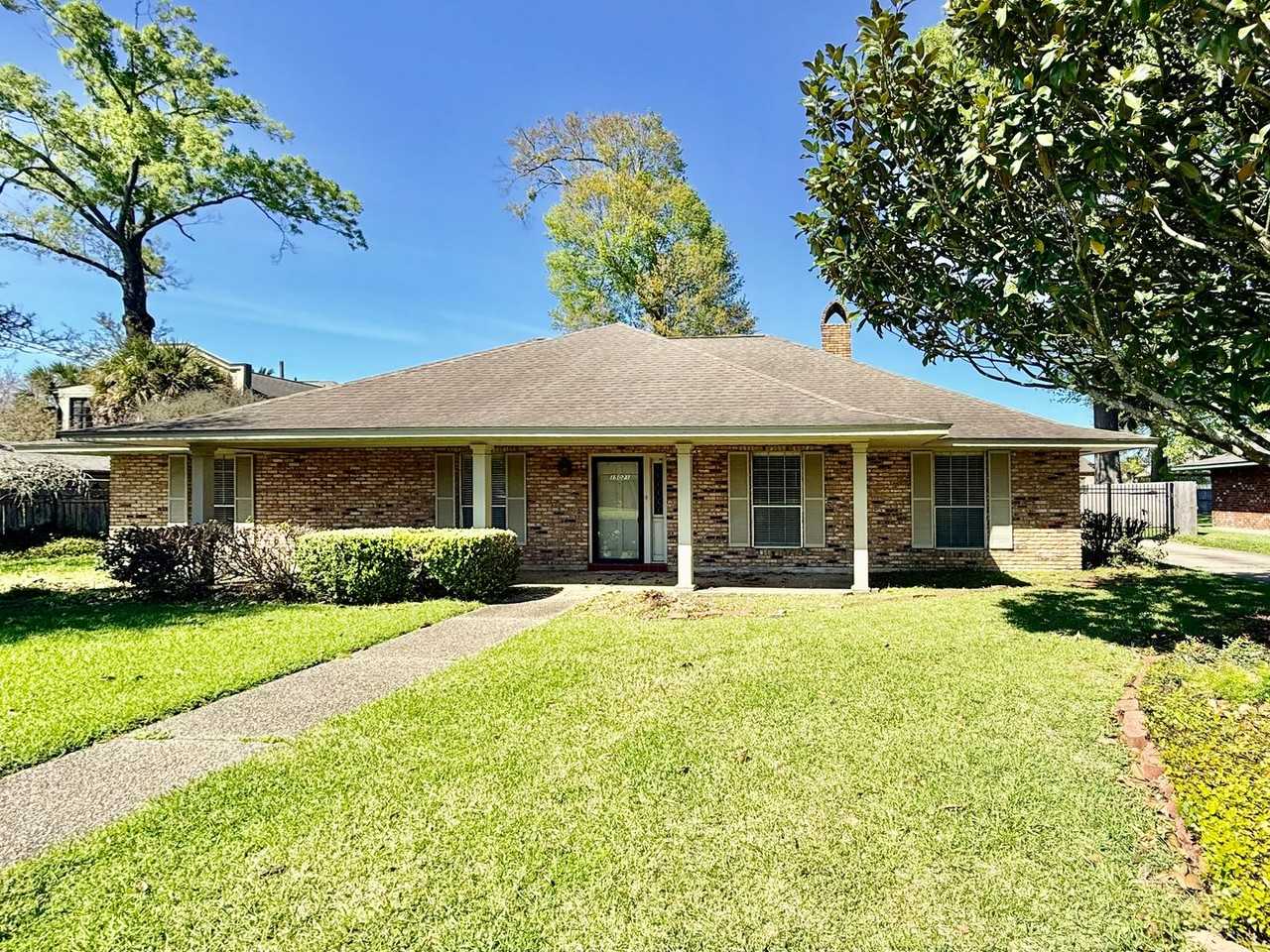 15021 Seven Pines Ave