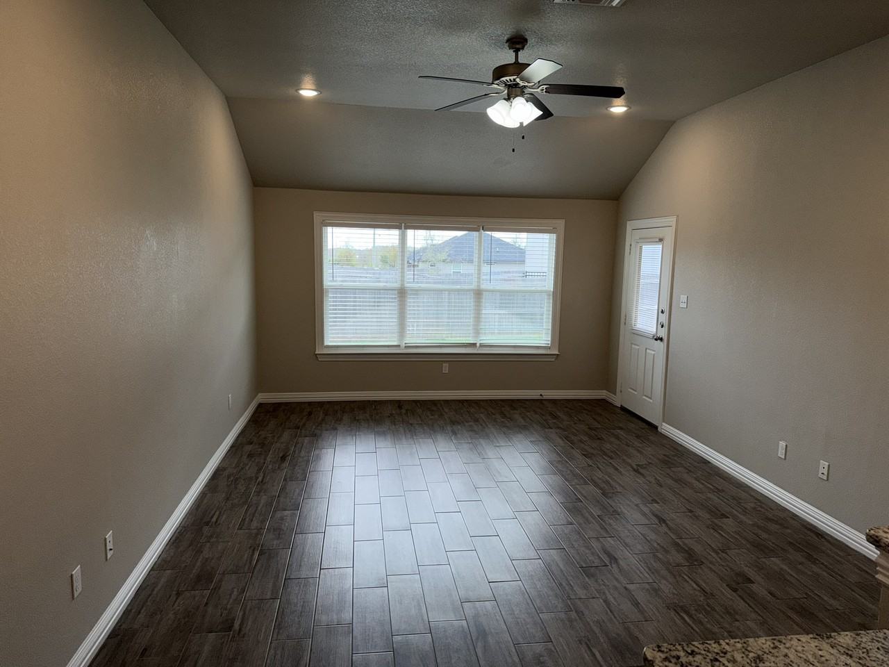 1053 Cavendish Avenue - Photo 4 of 15