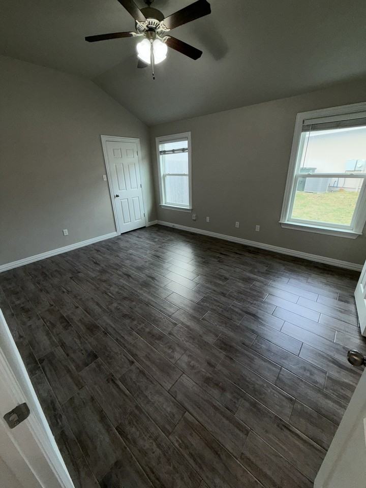 1053 Cavendish Avenue - Photo 6 of 15