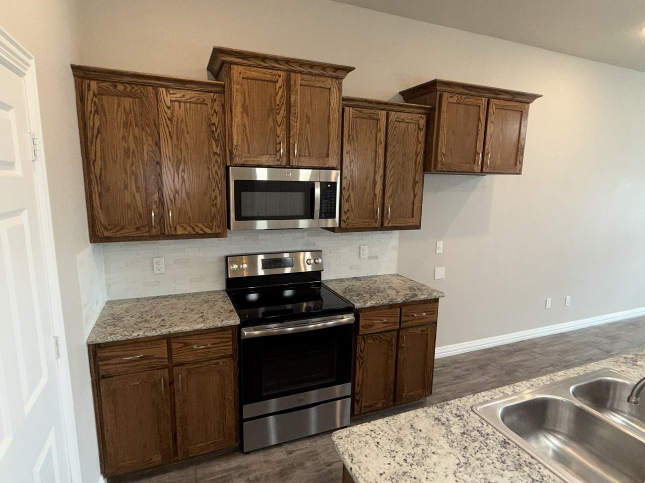 1053 Cavendish Avenue - Photo 2 of 15