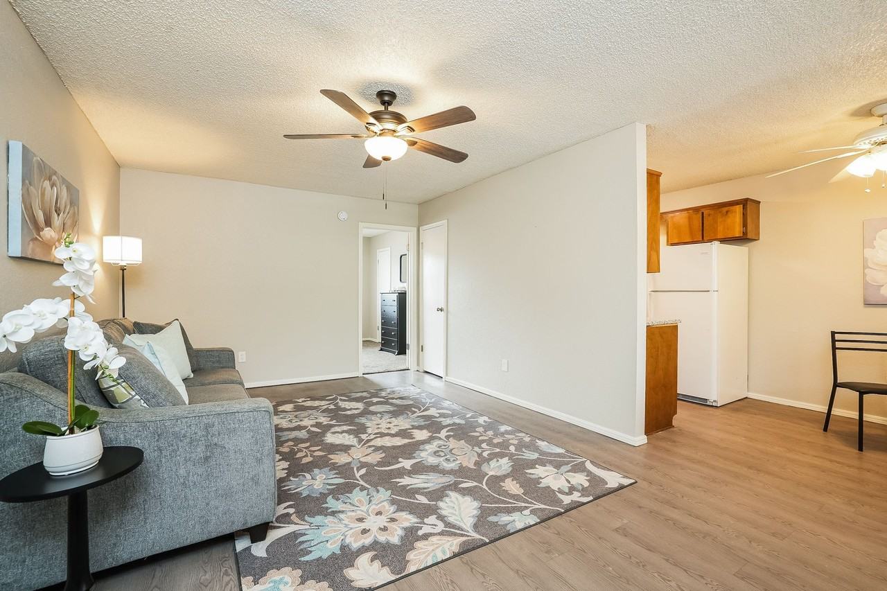 Kimberly Apartments - Photo 2 of 9