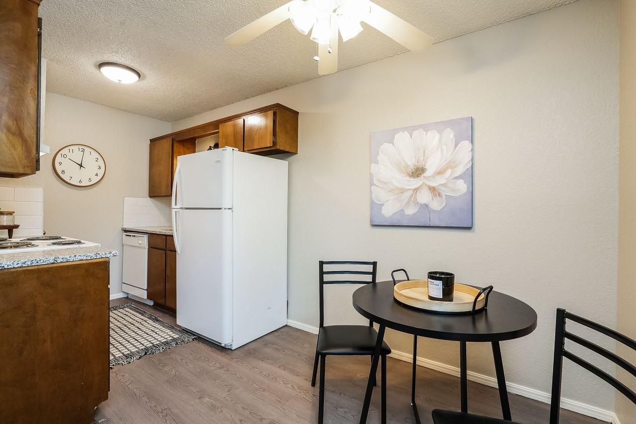 Kimberly Apartments - Photo 4 of 9